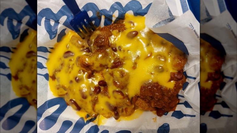 Culver's cheese curds with chili and cheese sauce poured on top