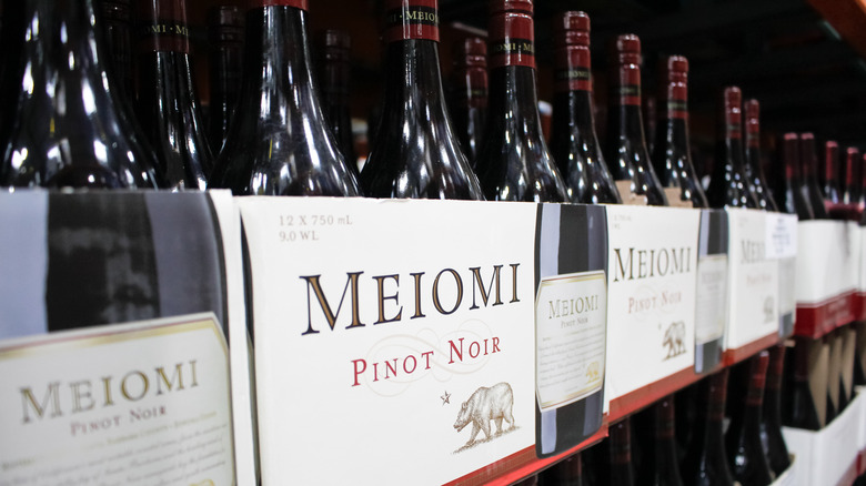 Meiomi box red wine on grocery store shelf