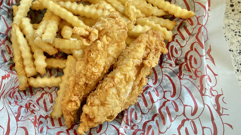 Extra crispy chicken tenders with fries