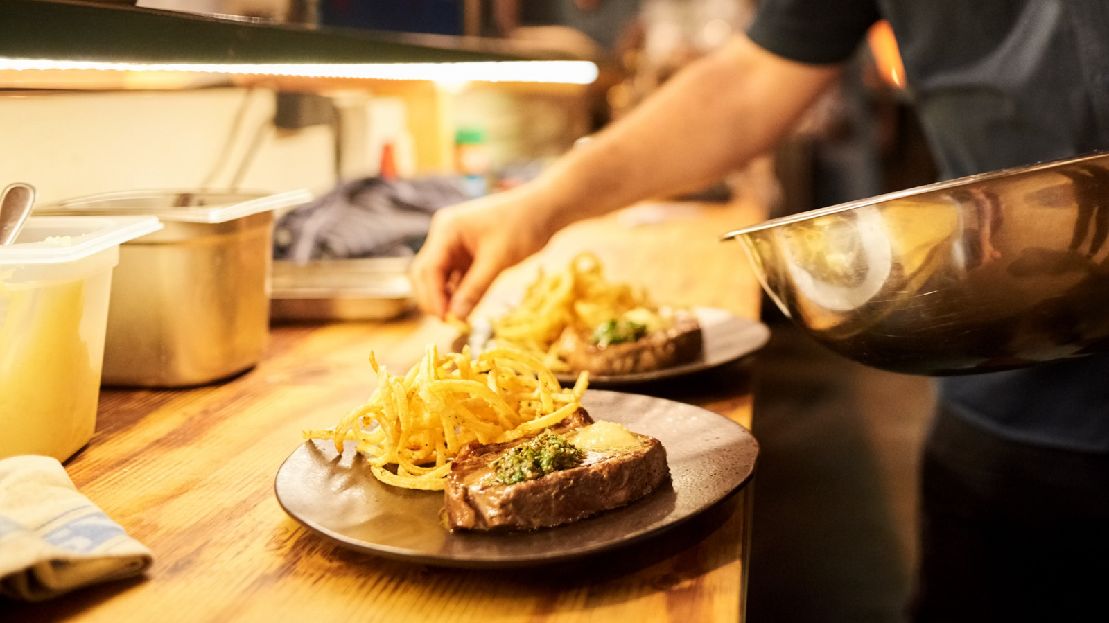 5 Seafood Chains Serving Steaks That Rival The Seafood