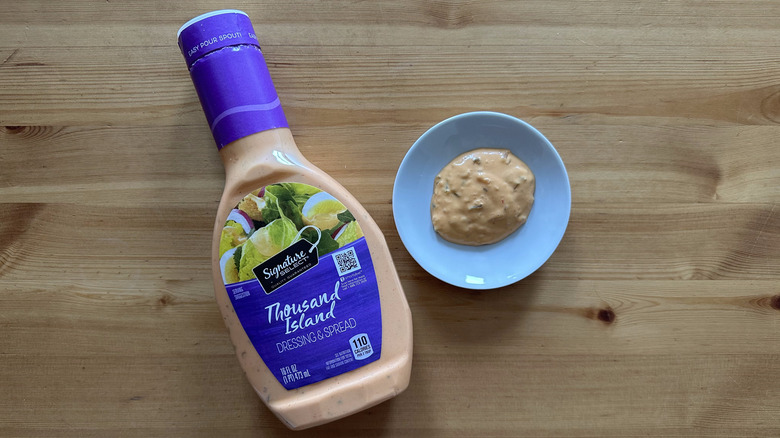 Signature Select Thousand Island Dressing and Spread on wooden table
