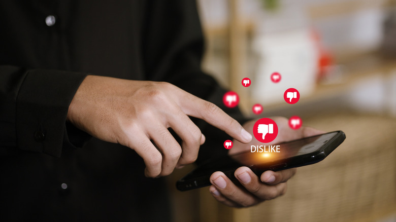 negative review image