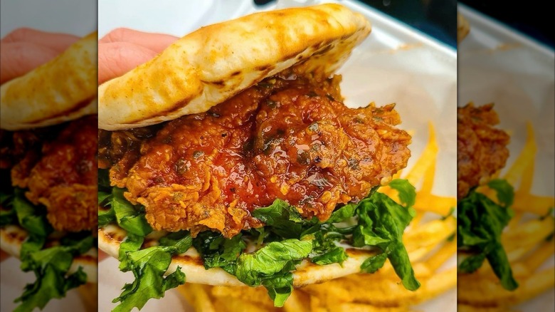 Chicken sandwich on naan