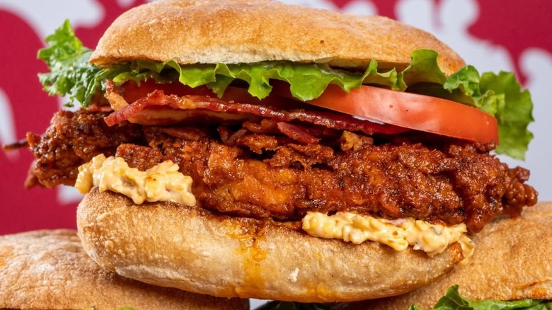 Chicken sandwich with lettuce and tomato