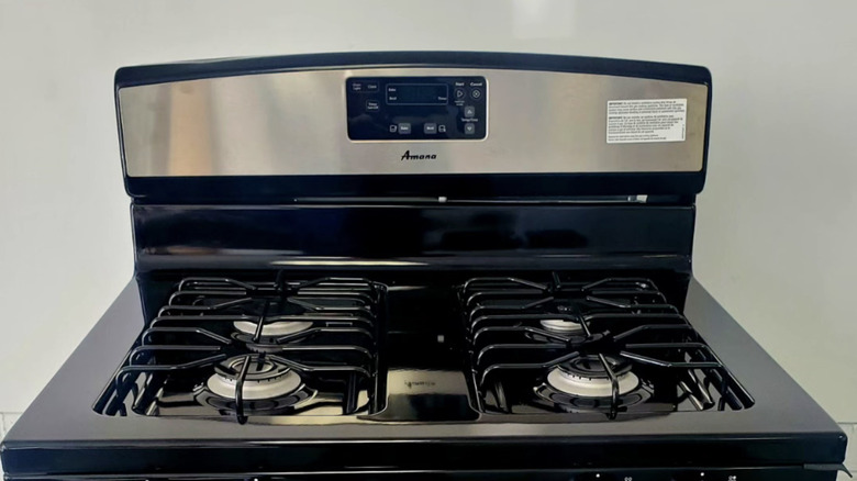 An Amana range unit