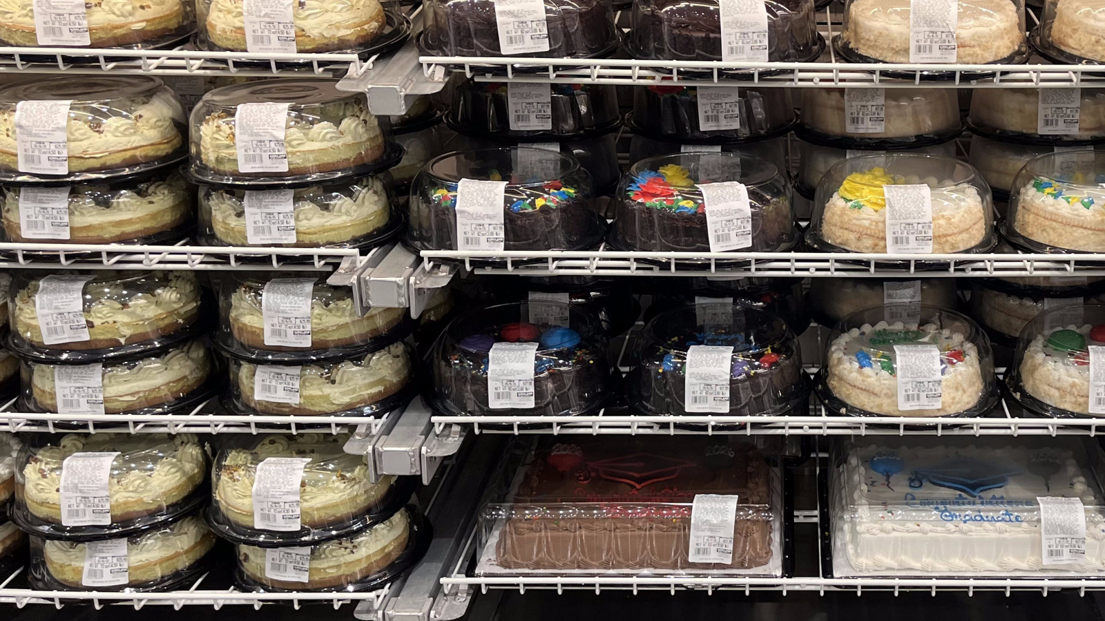 6 Best And 2 Worst Grocery Store Cakes, According To Shoppers