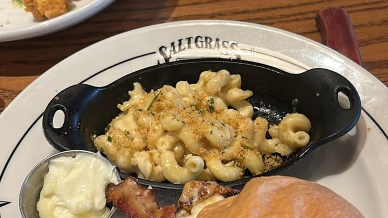 Saltgrass Steak House's smoked macaroni & cheese in a black dish on a white plate
