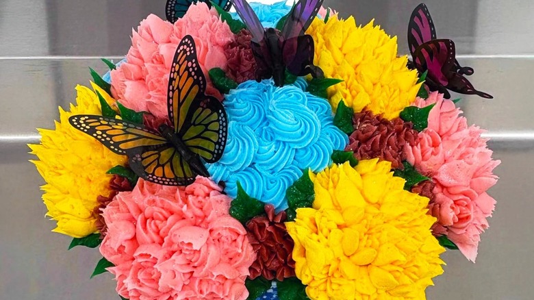 Cupcake bouquet with butterfly decorations