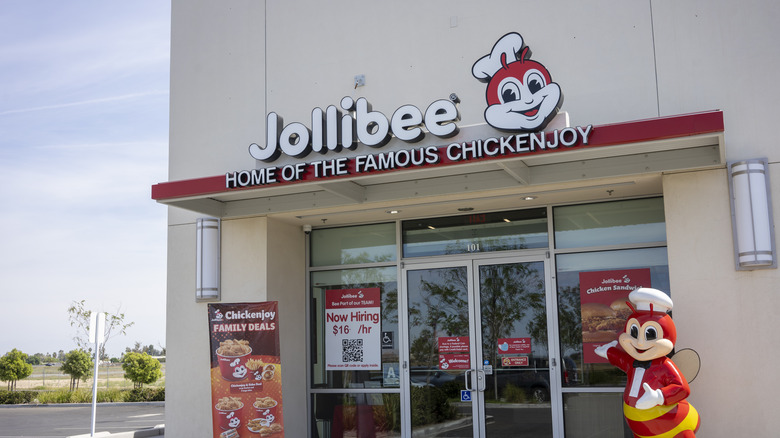 Jollibee beige building location in California