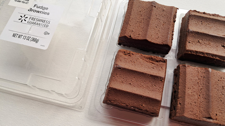 Four brownies in plastic package