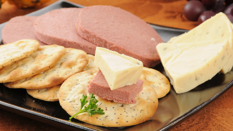 6 Lunch Meats That Were Popular In The '70s You Rarely See Anymore