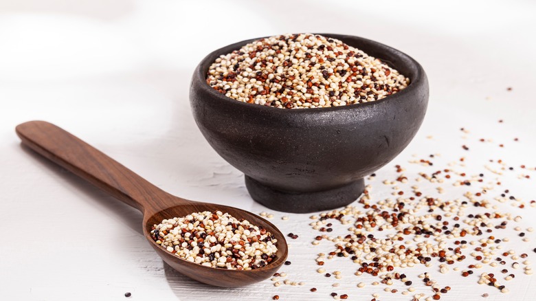 uncooked quinoa in a black bowl