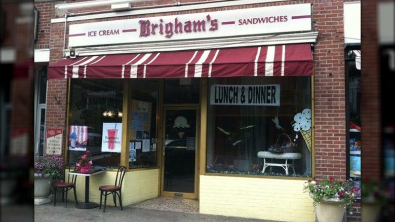 brighams ice cream storefront