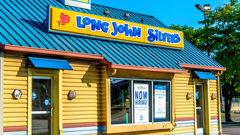 Exterior of Long John Silver's on sunny day