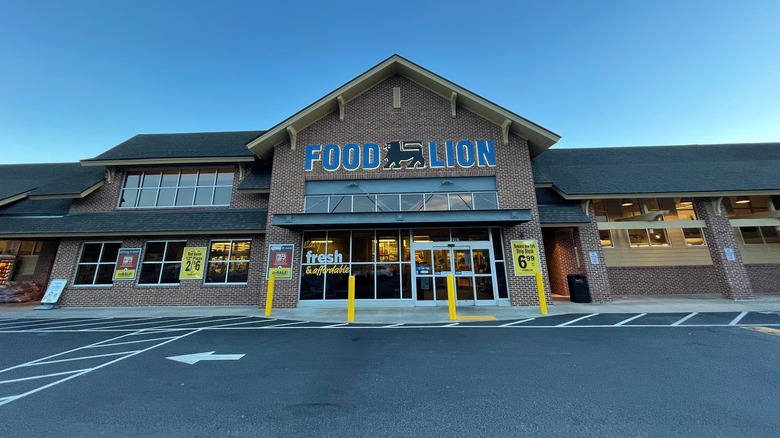 Front of a Food Lion store