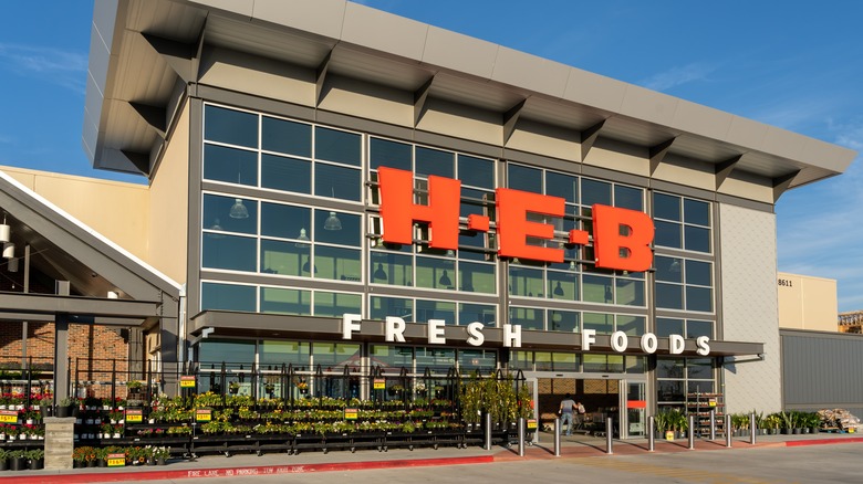 Exterior of H-E-B Fresh Foods store