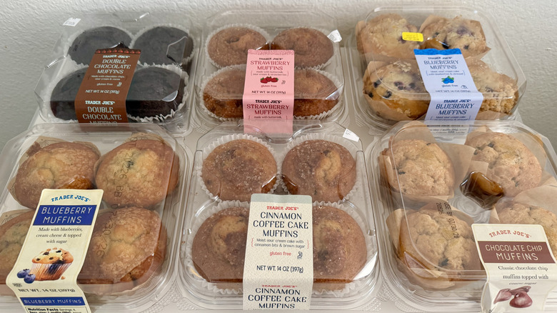 Six muffin vareties on a plate