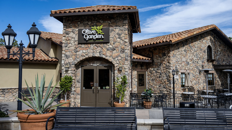 Front exterior of an Olive Garden restaurant on a sunny day