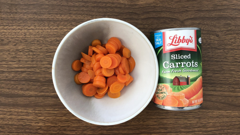 Libby's canned sliced carrots in a bowl.