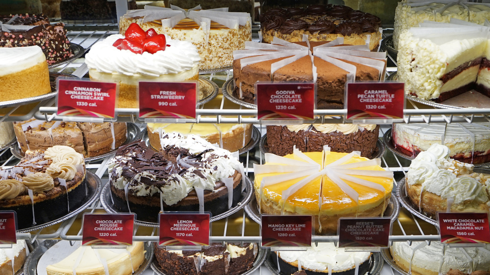 7 Chain Restaurants Serving The Best Cake, According To Reviews