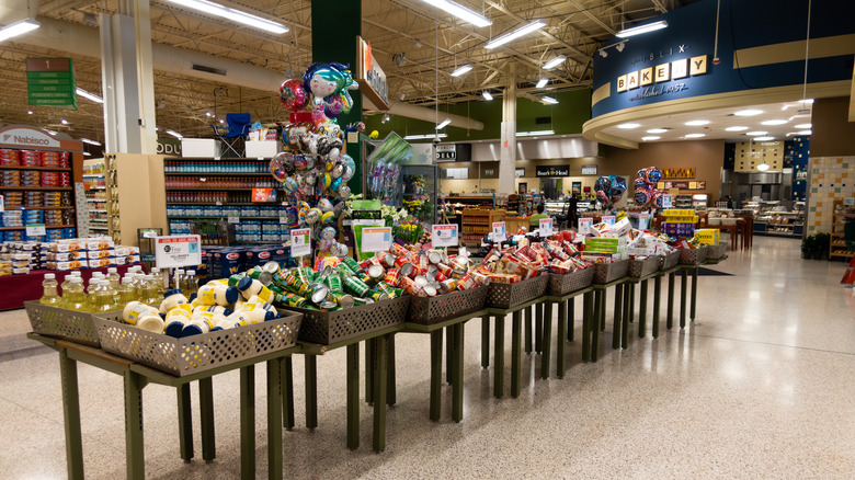 BOGO table at Publix store