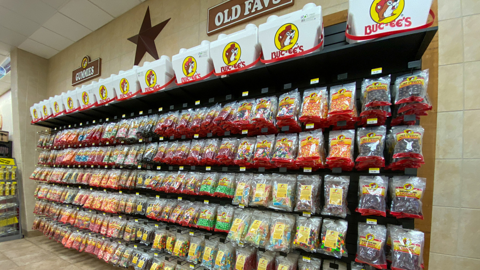 7 Food Items To Buy Your First Time At Buc-Ee's