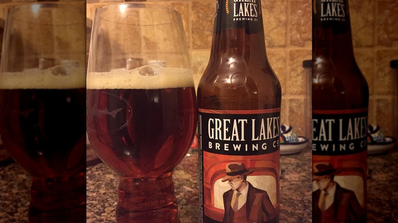 Bottle and glass of Great Lakes Eliot Ness Amber Lager