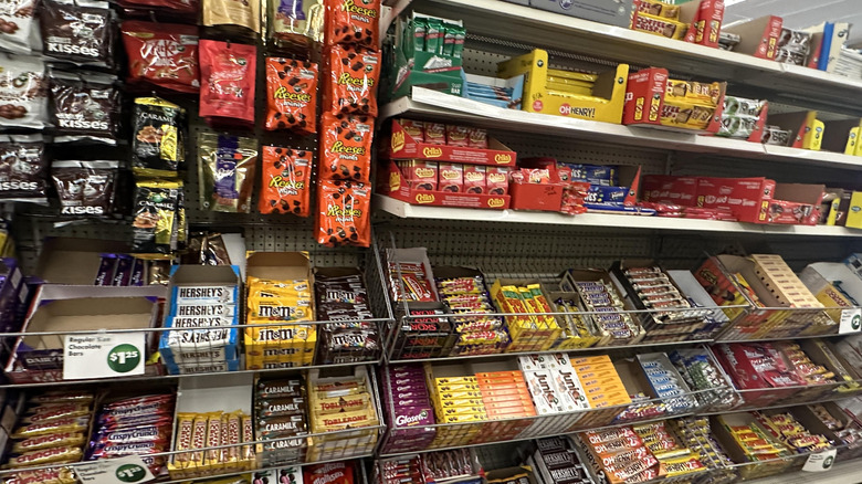 Name brand candies in Dollar Tree store