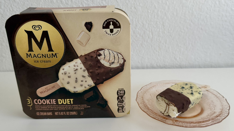 Cookie Duet ice cream bar on a small plate