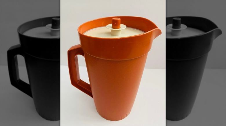 Classic Tupperware quart in harvest orange color