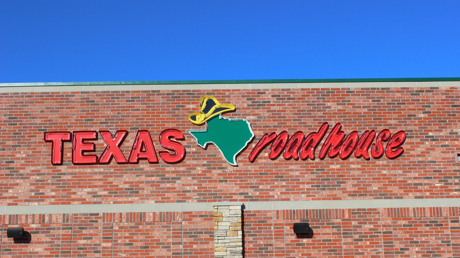 7 Texas Roadhouse Dishes Employees Always Recommend