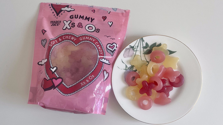 X and Os gummies on a small plate