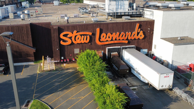 View from outside a large Stew Leonard's store