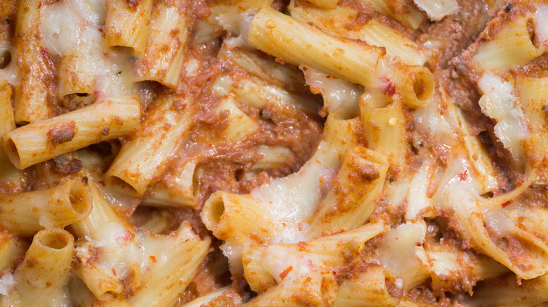 Cheesy baked pasta dish with rigatoni and meat