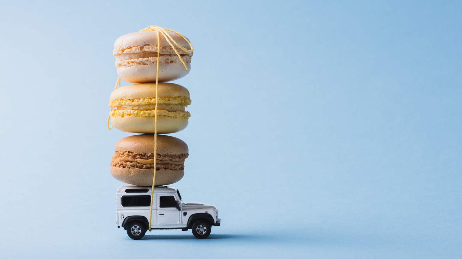 7 Ways To Keep Baked Goods Safe When Traveling - Tasting Table