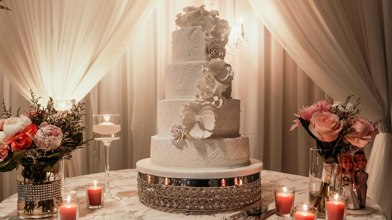 wedding cake table adornment