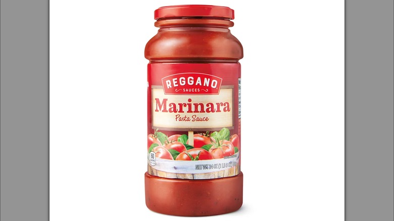 A jar of Reggano marinara pasta sauce, close up.