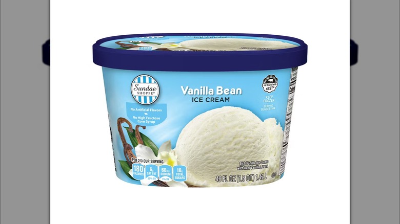 A close up of the label of a tub of Sundae Shoppe vanilla bean ice cream.