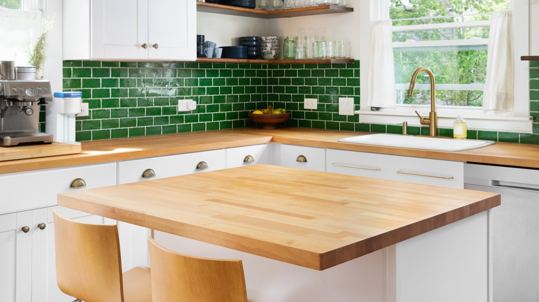 close up of butcher block countertop on kitchen island