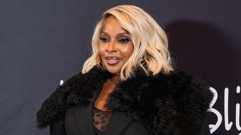Mary J. Blige attends 'Mary J Blige Presents Be Happy' premiere wearing black