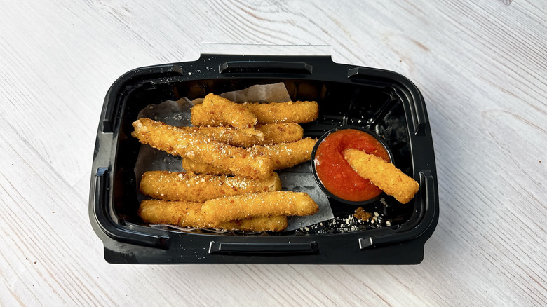 Red Lobster mozzarella sticks in a takeout container with marinara dipping sauce