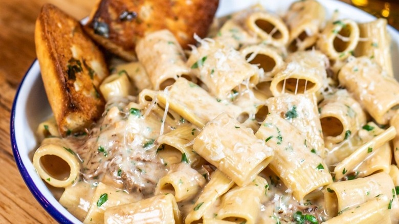 BrewDog brisket mac n cheese in a bowl