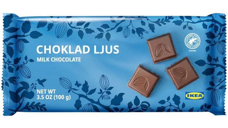 A beauty shot of the Choklad Ljus milk chocolate bar on a white background