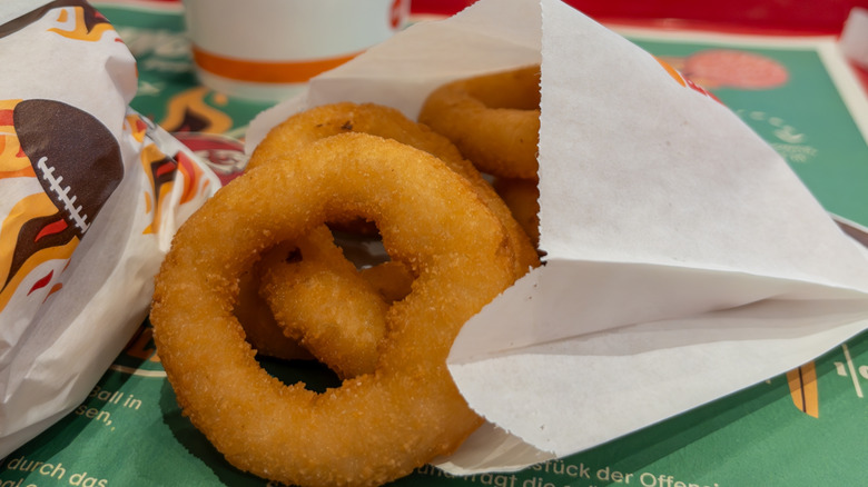 Close up onion rings on Burger King tray