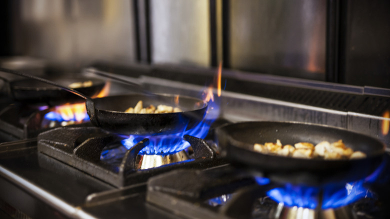 pans on gas cooktop