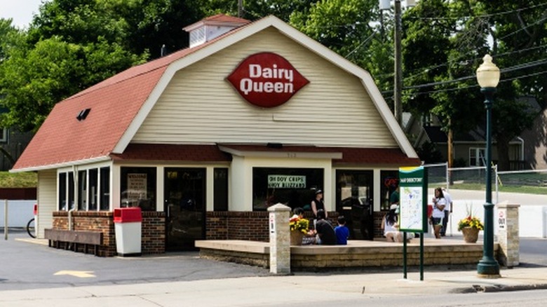 Old style Dairy Queen with people eating outside