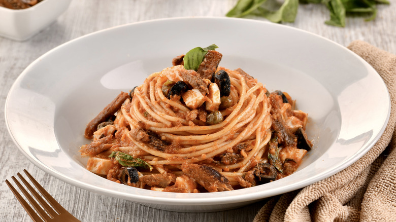 bowl of spaghetti alla puttanesca