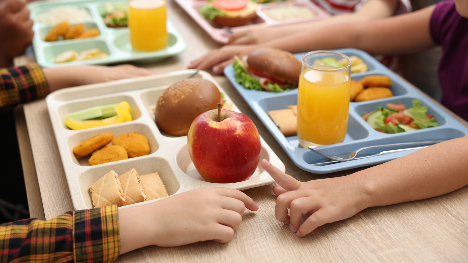 8 Forgotten Classic School Cafeteria Foods '90s Kids Still Remember