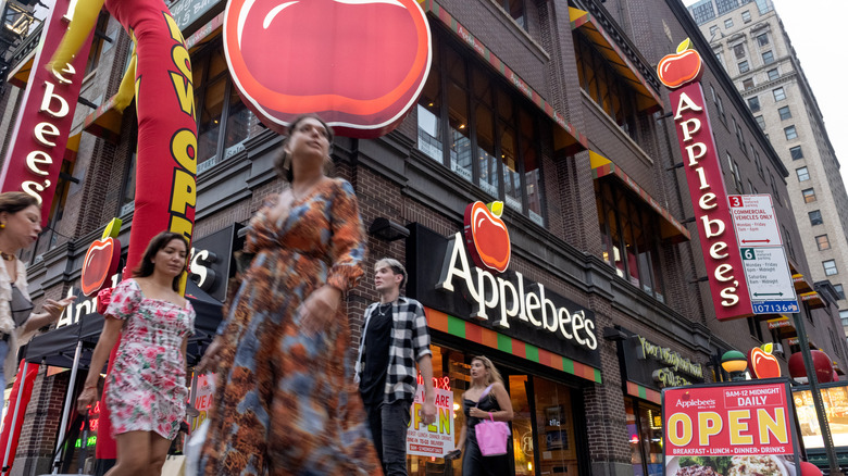 Applebee's sign against blue sky background
