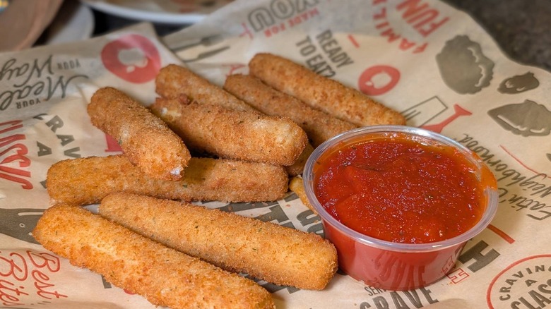 Applebee's mozzarella sticks with marinara dipping sauce on plate